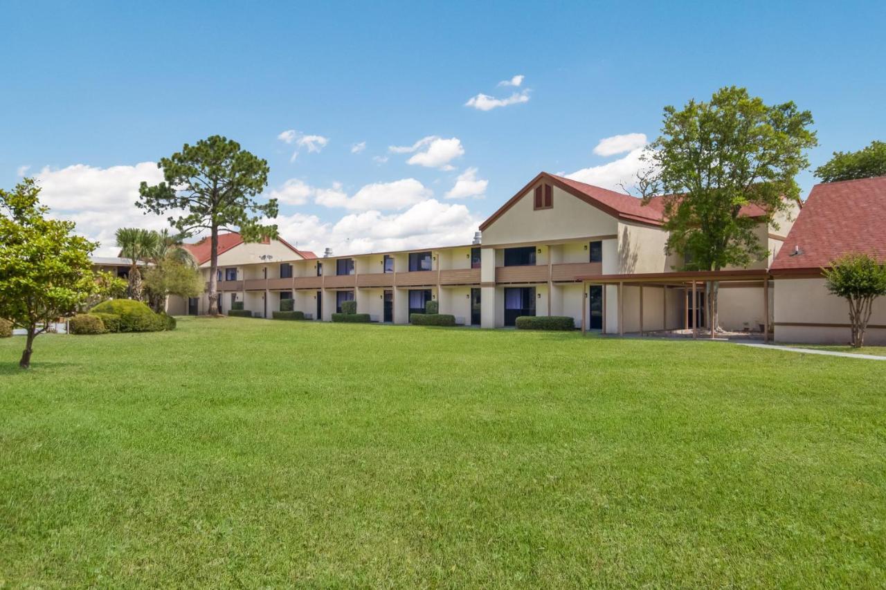 Red Roof Inn & Suites Brunswick I-95 Exterior photo