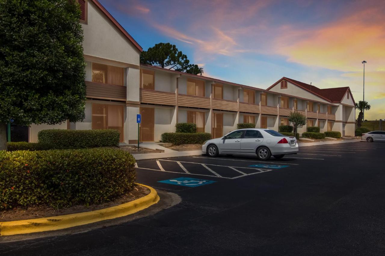 Red Roof Inn & Suites Brunswick I-95 Exterior photo
