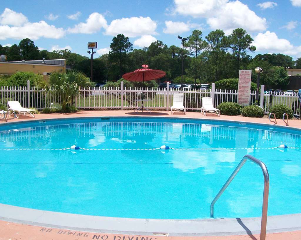 Red Roof Inn & Suites Brunswick I-95 Facilities photo